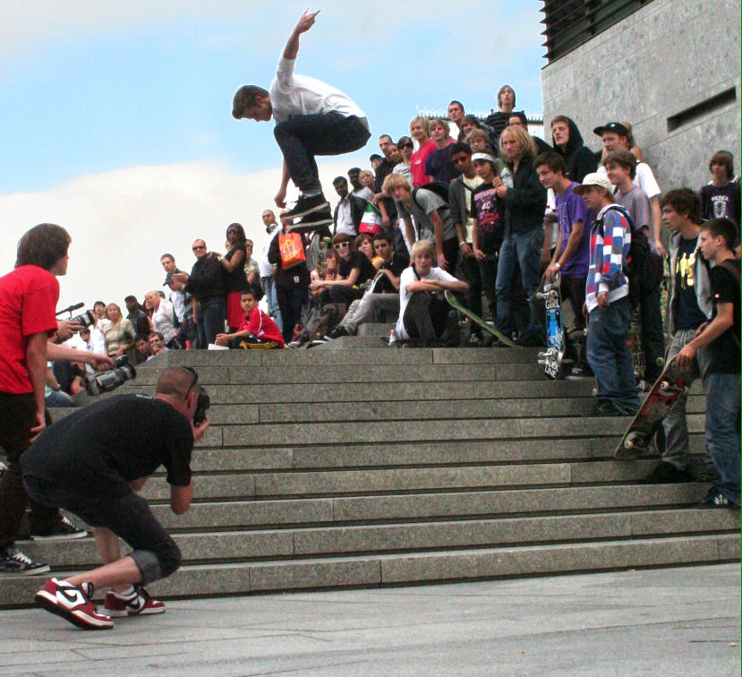 Skateboard daredevil